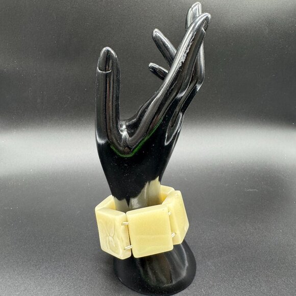 Vintage Lucite Chunky Stretchy Bracelet Cream Blocks - Picture 6 of 6